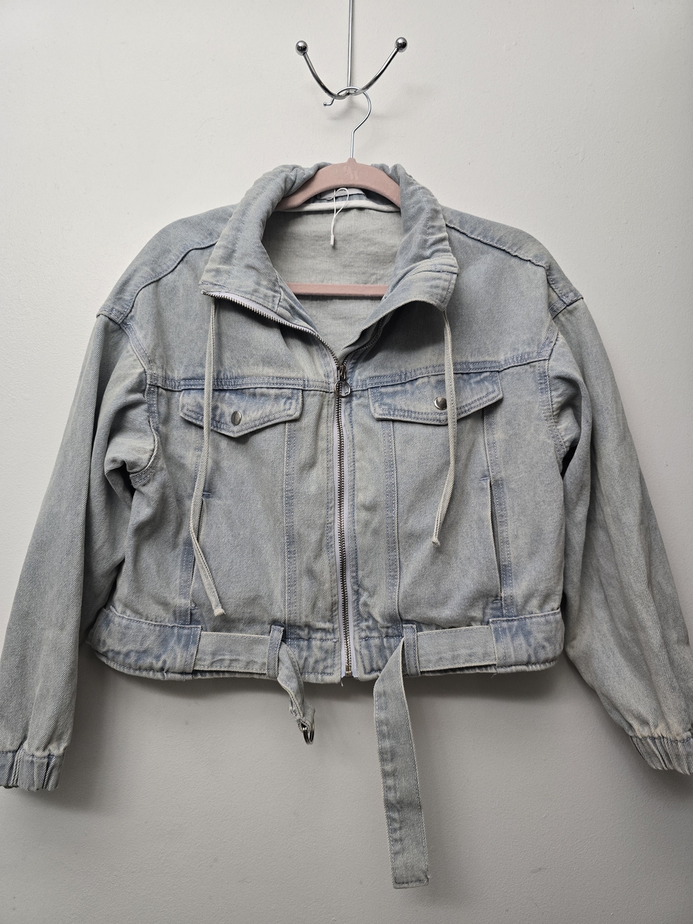 Adika Cropped Denim Jacket Light Wash Belted Zip Front Y2K Women’s